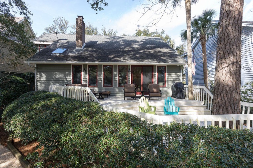Completely renovated in 2005, this turnkey Kiawah Island home is - Beach Home for sale in Kiawah Island, South Carolina on Beachhouse.com