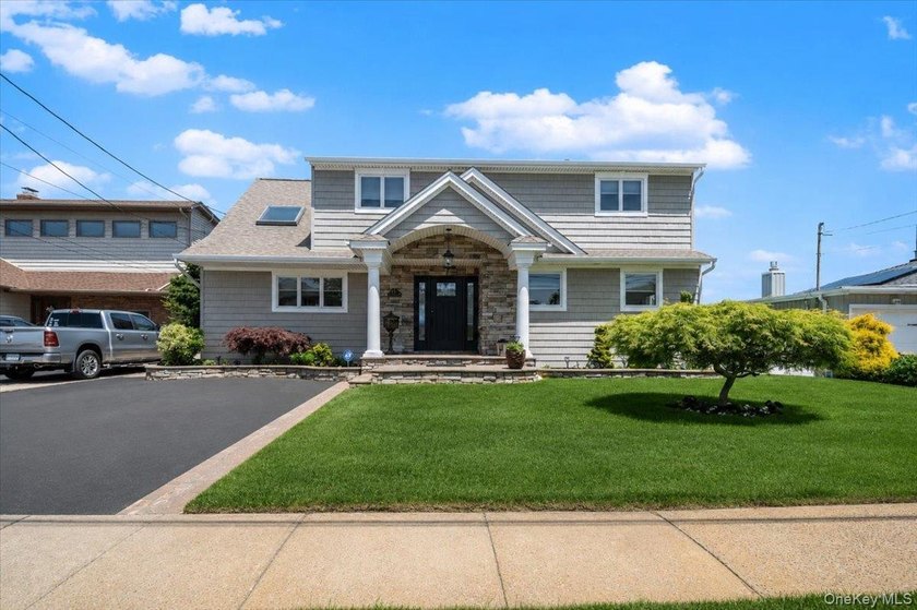 Nestled in the heart of desirable Massapequa and just minutes - Beach Home for sale in Massapequa, New York on Beachhouse.com