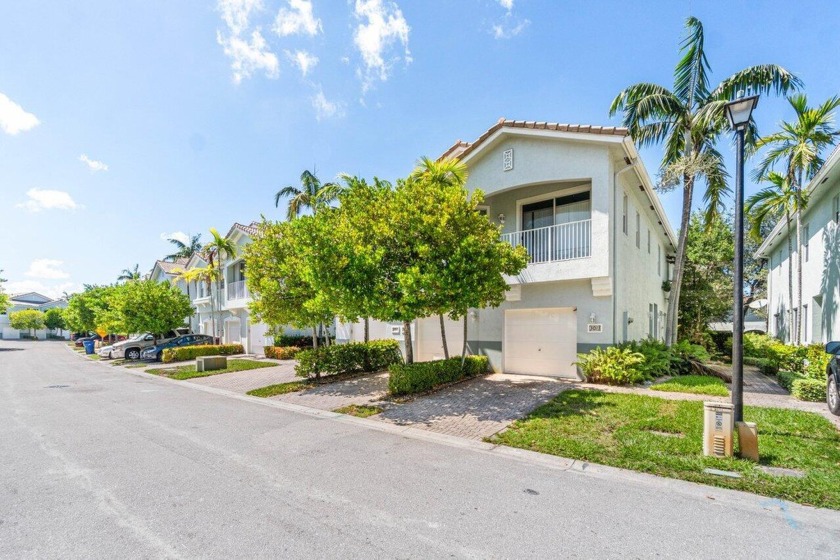 Meticulously maintained Premium with resort-style - Beach Townhome/Townhouse for sale in Riviera Beach, Florida on Beachhouse.com