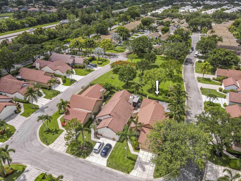 This beautifully renovated home offering southern exposure for - Beach Home for sale in Palm Beach Gardens, Florida on Beachhouse.com