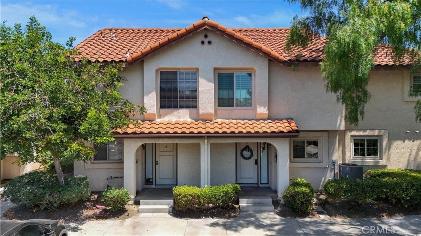 Welcome to this End Unit Townhome with Views of the Hills from - Beach Townhome/Townhouse for sale in Mission Viejo, California on Beachhouse.com