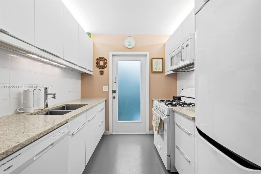 Spacious and bright corner unit. Recently remodeled, new kitchen - Beach Condo for sale in Miami Beach, Florida on Beachhouse.com