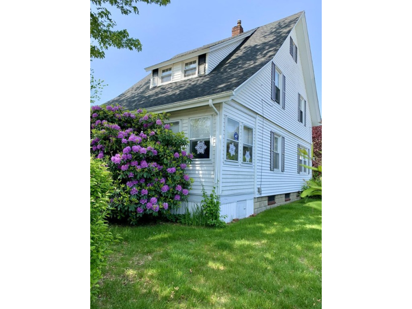 Welcome home to this Meeting House Hill 3 bed/1 bath ~ 1920's - Beach Home for sale in South Portland, Maine on Beachhouse.com