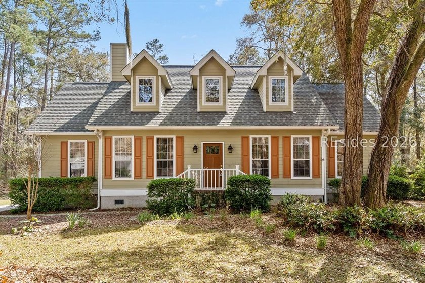 Set amongst towering Southern Live Oaks on a tranquil cul-de-sac - Beach Home for sale in Beaufort, South Carolina on Beachhouse.com
