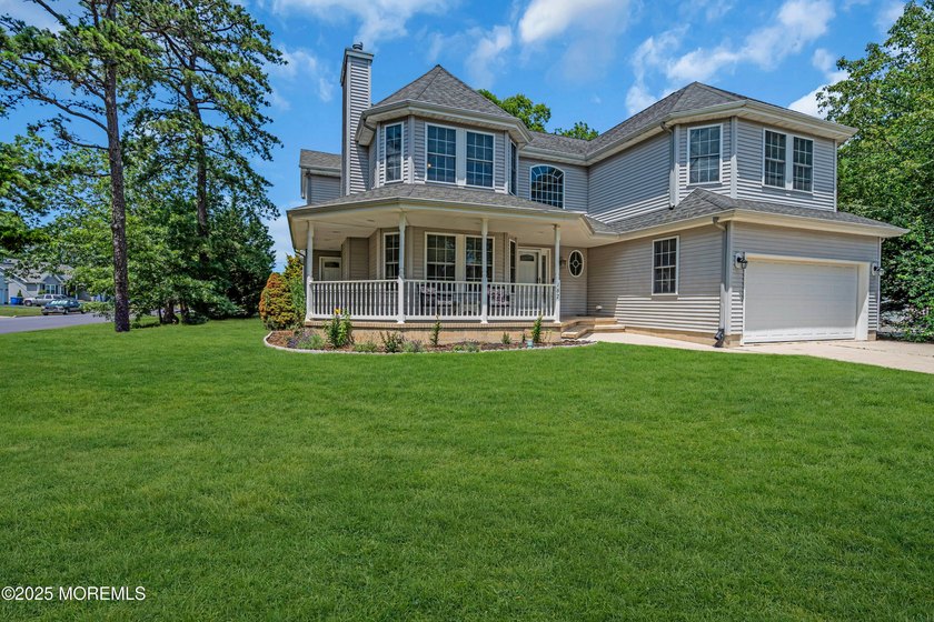 Spacious, versatile & perfectly located, this 6 bedroom, 3 full - Beach Home for sale in Manahawkin, New Jersey on Beachhouse.com