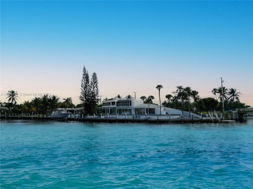 Welcome to this exceptional waterfront estate in Lighthouse - Beach Home for sale in Lighthouse Point, Florida on Beachhouse.com