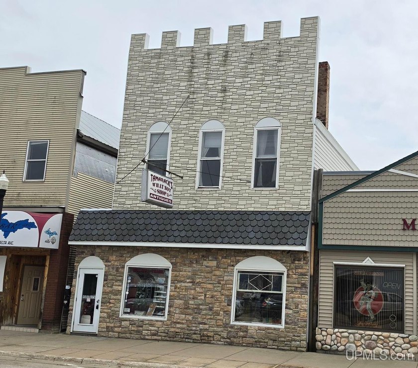Here is a great opportunity to own a commercial building with a - Beach Commercial for sale in Gladstone, Michigan on Beachhouse.com