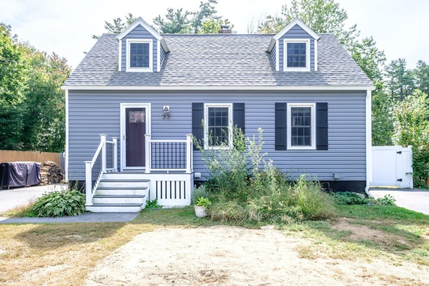 This Cape style home is ready for its new owner with tastefully - Beach Home for sale in South Portland, Maine on Beachhouse.com