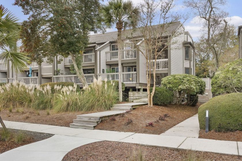 Overlooking the tennis courts, this beautifully updated - Beach Home for sale in Seabrook Island, South Carolina on Beachhouse.com