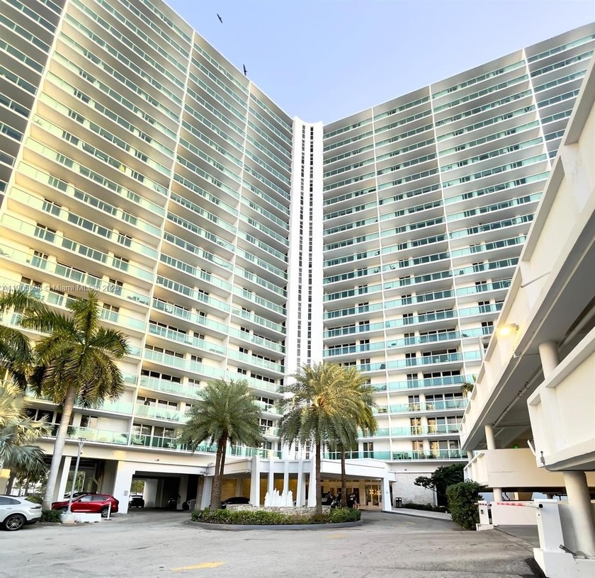 Stunning Condo in Arlen House East - Across from the Beach! - Beach Condo for sale in Sunny Isles Beach, Florida on Beachhouse.com