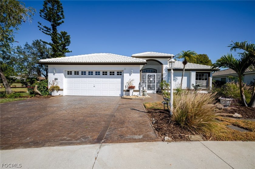 This Villa Real model home is just perfect as your full-time - Beach Home for sale in North Fort Myers, Florida on Beachhouse.com