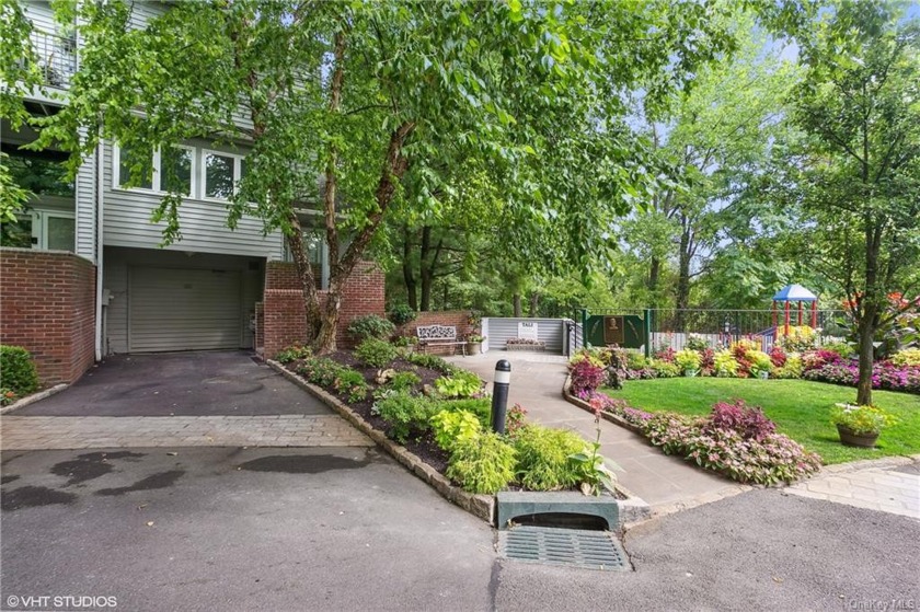Turnkey Townhouse in a desirable gated community with - Beach Home for sale in Eastchester, New York on Beachhouse.com