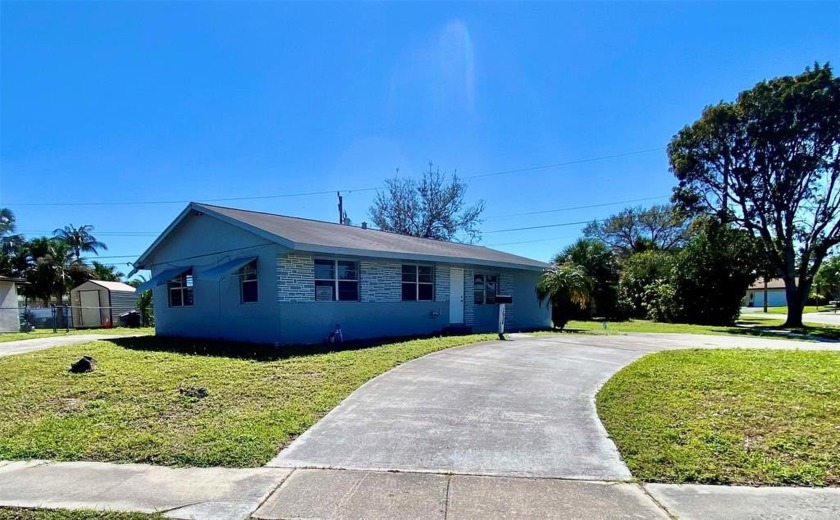 Truly Northshore Darling! Move right in to this bright, charming - Beach Home for sale in West Palm Beach, Florida on Beachhouse.com
