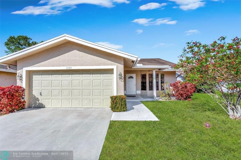 Beautiful, very spacious home with 3 bed 2 bath 2 car garage - Beach Home for sale in Coral Springs, Florida on Beachhouse.com