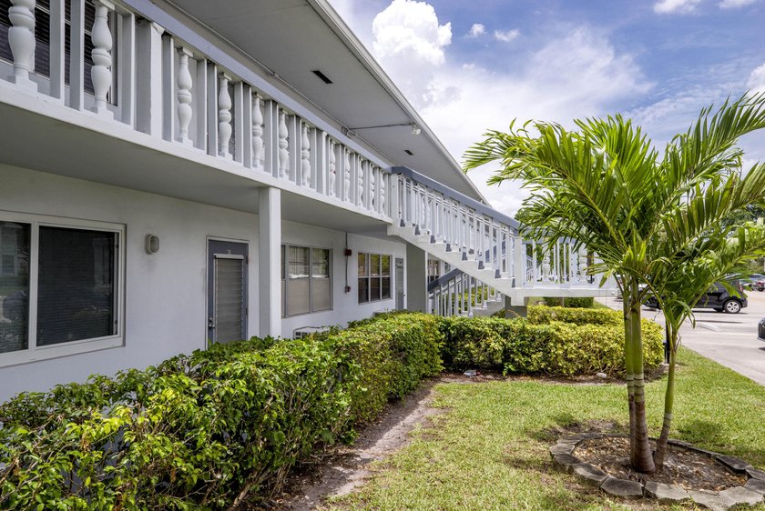 MOTIVATED SELLER! NEEDS Updating and Sold - Beach Condo for sale in Deerfield Beach, Florida on Beachhouse.com