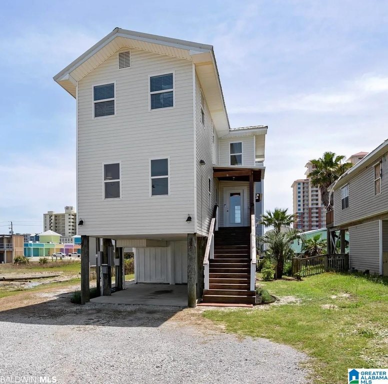 Please Call ! This Spacious 4/3.5 home, sleeps 13, is fully - Beach Home for sale in Gulf Shores, Alabama on Beachhouse.com