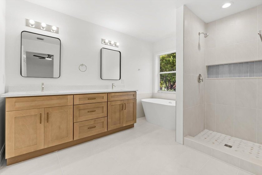 Showings must be scheduled with Showingtime. Exquisite 4/2.5 - Beach Home for sale in Boynton Beach, Florida on Beachhouse.com