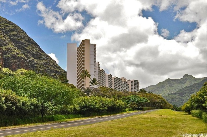 Makaha Valley Towers Turnkey Studio with Breathtaking Views! - Beach Condo for sale in Waianae, Hawaii on Beachhouse.com