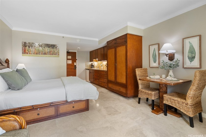 Beautiful Boutique Hotel with Legal *Short Term Vacation* - Beach Condo for sale in Honolulu, Hawaii on Beachhouse.com