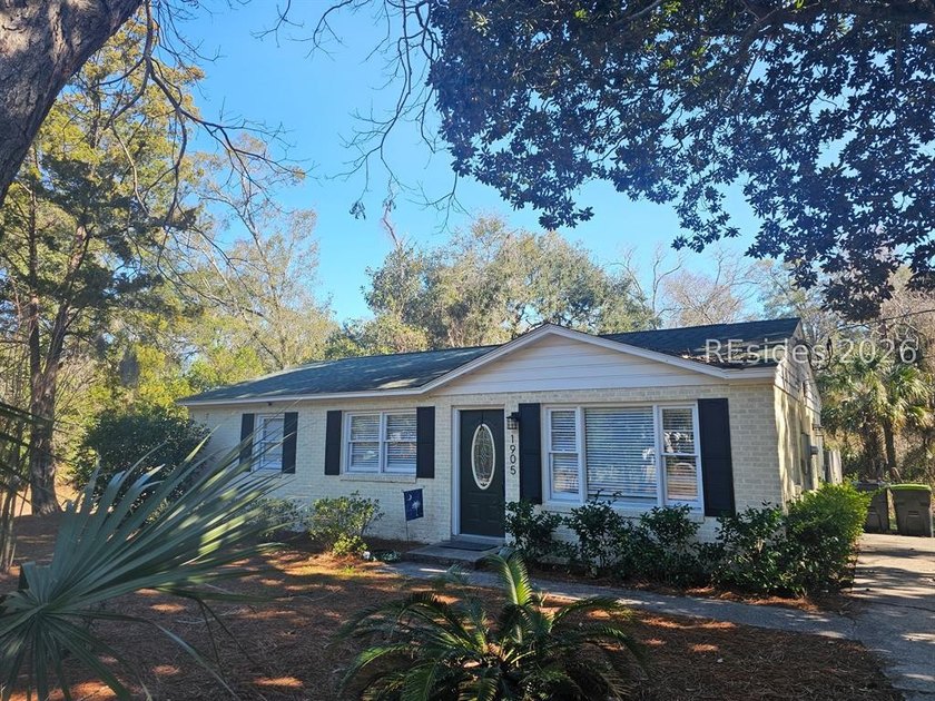 Charming Brick Bungalow in the Heart of Beaufort's Pigeon Point - Beach Home for sale in Beaufort, South Carolina on Beachhouse.com