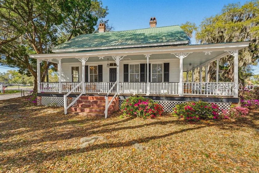 10 Broad River Blvd offers a versatile residential property with - Beach Home for sale in Beaufort, South Carolina on Beachhouse.com