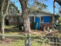 INVESTOR ALERT!  CASH ONLY SALE!  Lots of Potential but needs - Beach Home for sale in Daytona Beach, Florida on Beachhouse.com