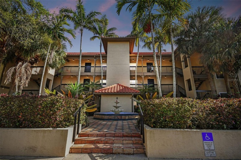 Welcome to this exceptional first-floor condo that features a - Beach Condo for sale in Clearwater, Florida on Beachhouse.com
