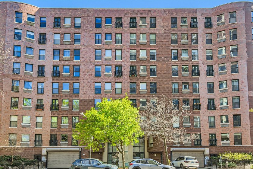 Experience luxury living in this expansive two floor penthouse - Beach Condo for sale in Chicago, Illinois on Beachhouse.com