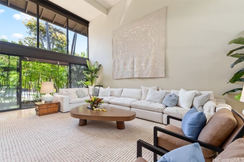 BACK ON MARKET! Ideally located on the slopes of Diamond Head in - Beach Condo for sale in Honolulu, Hawaii on Beachhouse.com