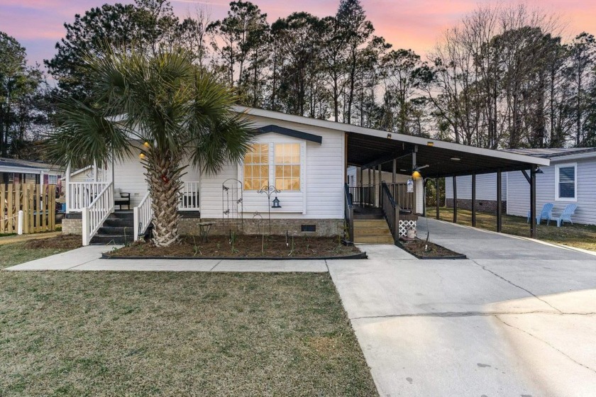 Welcome to 706 Oliver Dr., a charming single-family residence - Beach Home for sale in Murrells Inlet, South Carolina on Beachhouse.com