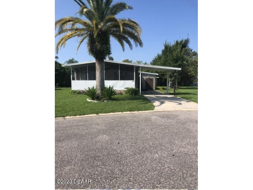 This home is priced to sell! NO LOT RENT! NO RESTRICTIONS! YOU - Beach Home for sale in South Daytona, Florida on Beachhouse.com