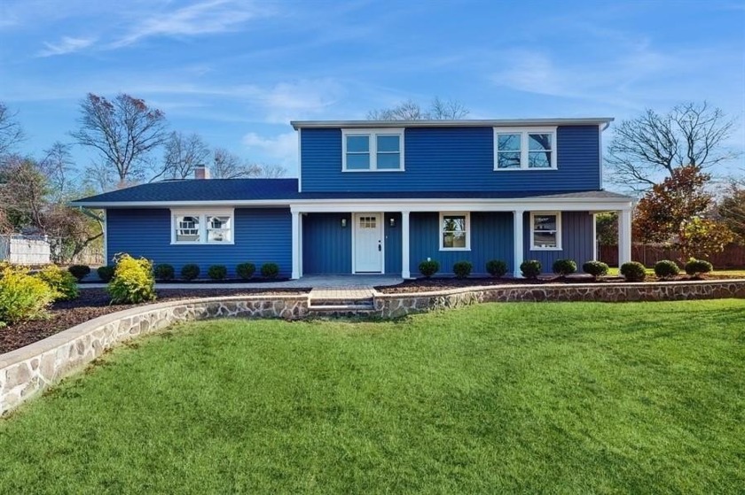 Sun-filled, spacious, and convenient to everything!
Completely - Beach Home for sale in Brookhaven, New York on Beachhouse.com