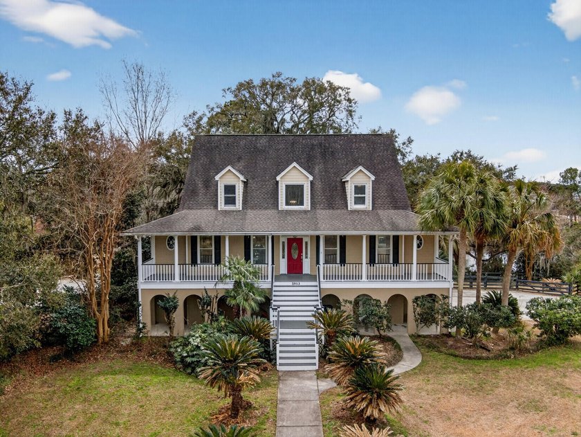 Welcome to life in Gift Plantation -- where executive-sized lots - Beach Home for sale in Johns Island, South Carolina on Beachhouse.com