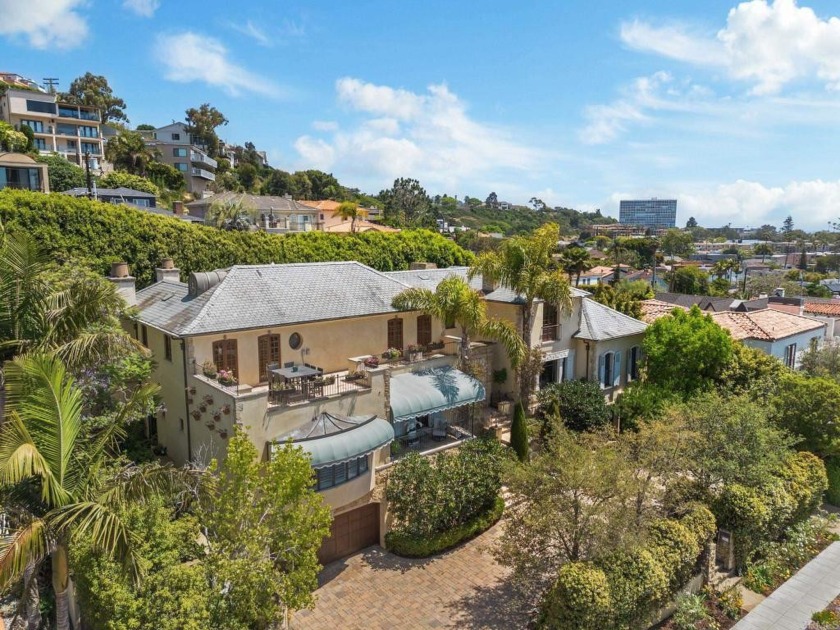 This custom masterpiece was meticulously built to the highest - Beach Home for sale in La Jolla, California on Beachhouse.com