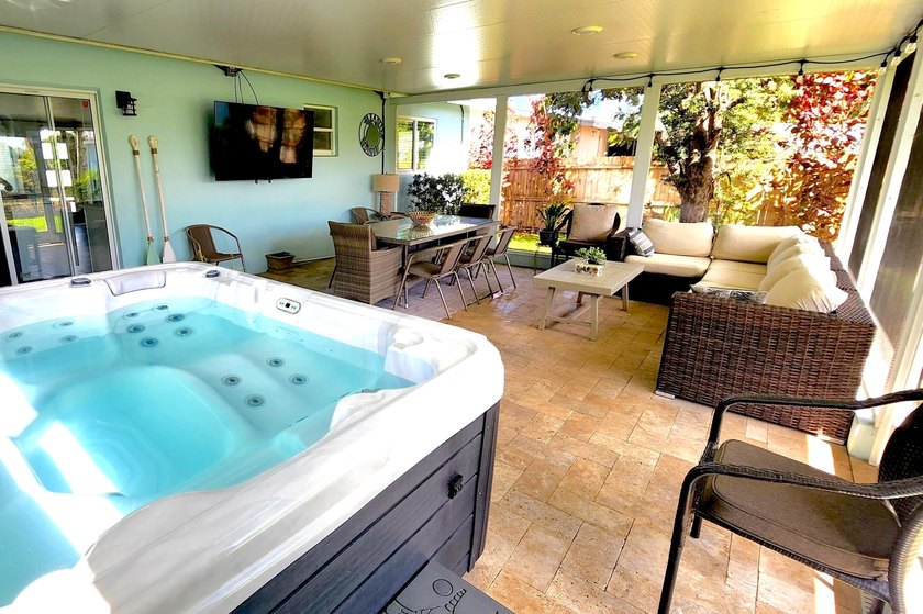 Not the big house. The complete one: 1,200 sq ft interior + 430 - Beach Home for sale in Palm Beach Gardens, Florida on Beachhouse.com