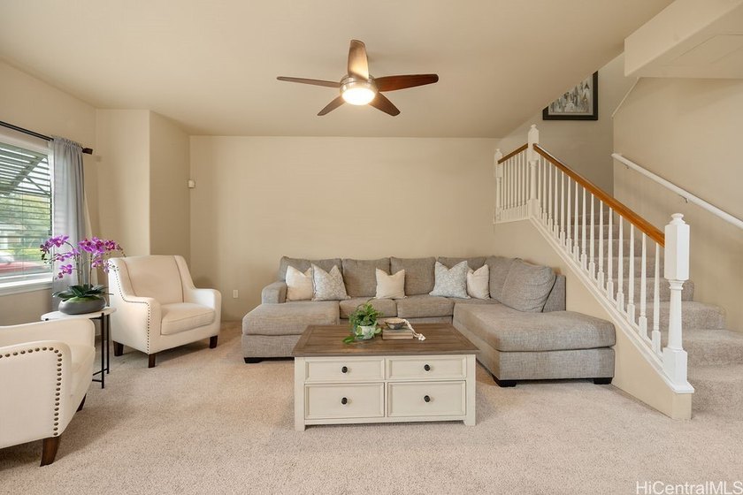 Move-in ready residence in desirable Kapolei, Oahu! This - Beach Condo for sale in Kapolei, Hawaii on Beachhouse.com