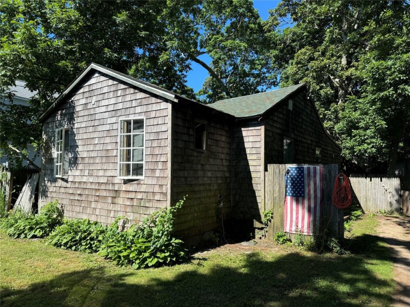 Mastic Beach cottage with 2 bedrooms 1 bath in need of - Beach Home for sale in Brookhaven, New York on Beachhouse.com