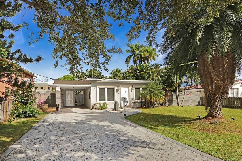 Discover this cozy house in the highly sought-after Hollywood - Beach Home for sale in Hollywood, Florida on Beachhouse.com