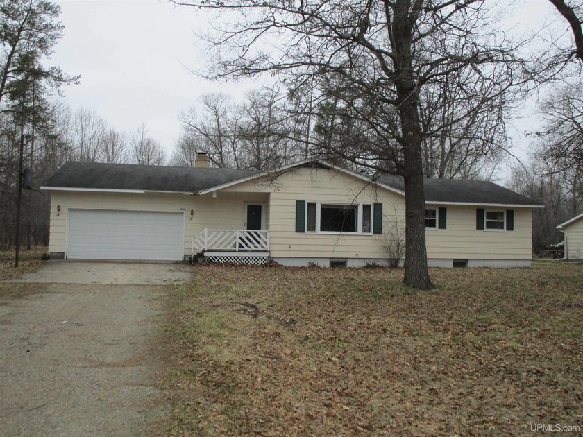 3/4 bedroom Ranch home (4th bed non conforming) with double - Beach Home for sale in Gladstone, Michigan on Beachhouse.com