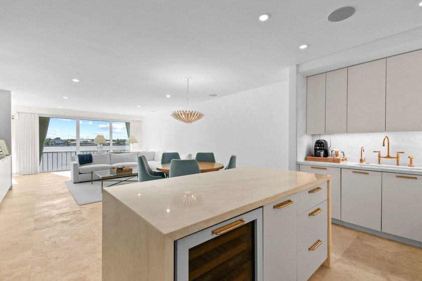 This recently renovated 2-bedroom, 2-bathroom condo offers - Beach Condo for sale in Palm Beach, Florida on Beachhouse.com