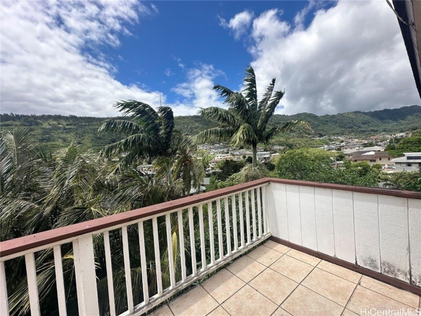 Contractors/Investments Special! This house has 3,736 square - Beach Home for sale in Honolulu, Hawaii on Beachhouse.com