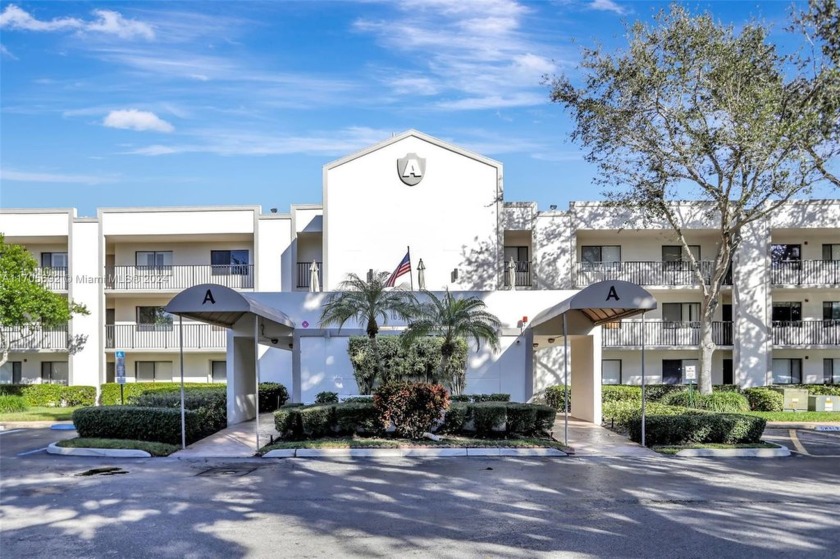 Welcome home to this cozy condo primed for your renovations in - Beach Condo for sale in Tamarac, Florida on Beachhouse.com