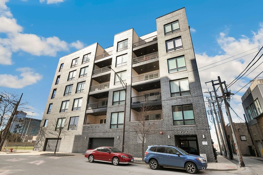 Welcome home to this stunning and exceptionally spacious - Beach Condo for sale in Chicago, Illinois on Beachhouse.com