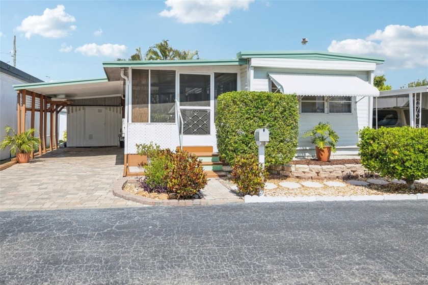 HURRICANE SURVIVOR - READY FOR IMMEDIATE CLOSING! Suncoast Manor - Beach Home for sale in St. Petersburg, Florida on Beachhouse.com