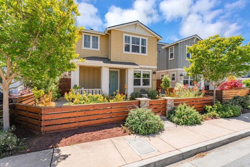 No show until 5/8 Broker Tour. This modern (feels like new) - Beach Home for sale in Santa Cruz, California on Beachhouse.com