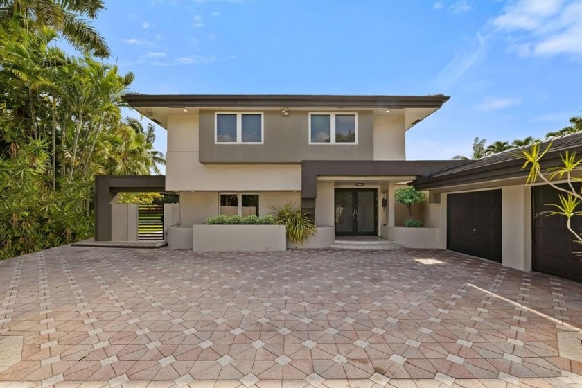 Upgraded lakefront 4-bedroom, 3.5-bath residence featuring a - Beach Home for sale in Hollywood, Florida on Beachhouse.com