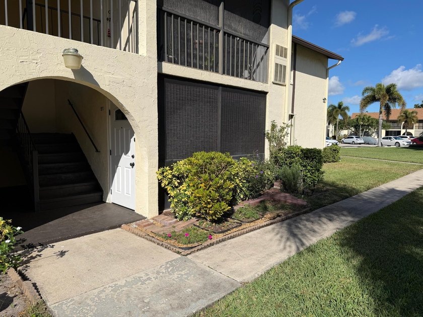 Amazing deal!! Move In Ready with Low HOA Fees! Just bring your - Beach Condo for sale in Greenacres, Florida on Beachhouse.com
