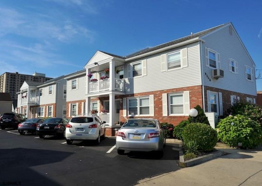 This beautifully updated 2 bedroom 1 bath condo is in the - Beach Condo for sale in Margate, New Jersey on Beachhouse.com