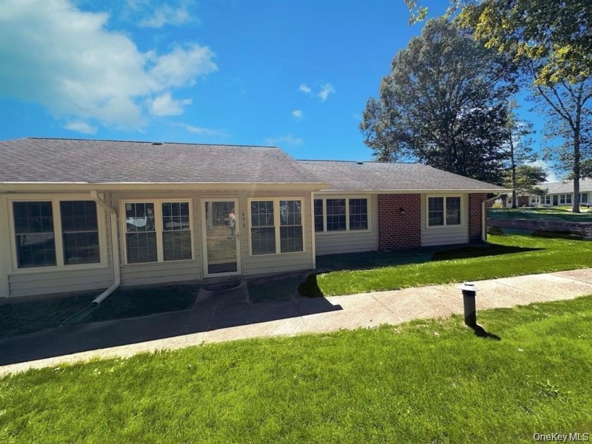 Great Location! Welcome to this move-in-ready, freshly painted - Beach Condo for sale in Ridge, New York on Beachhouse.com