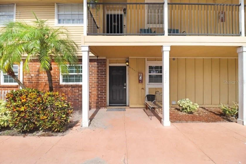 Highly Desirable Country Club Condo For Sale! This 2 Bed/2 Bath - Beach Condo for sale in Largo, Florida on Beachhouse.com